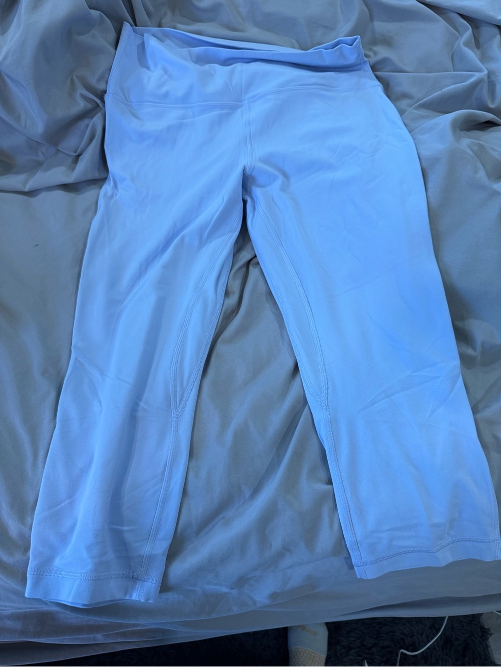 Lululemon women’s 12 powder blue crop legging